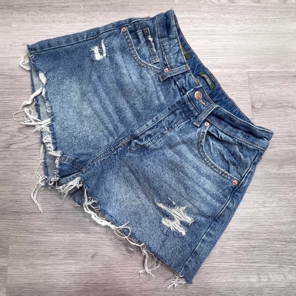 Wild Fable Womens High Rise Distressed Denim Shorts Medium Wash Blue Size 00